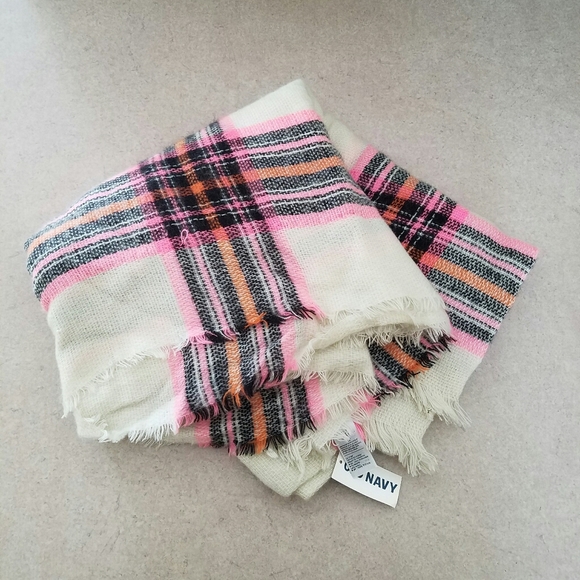 Old Navy Accessories - Old Navy/ large plaid scarf